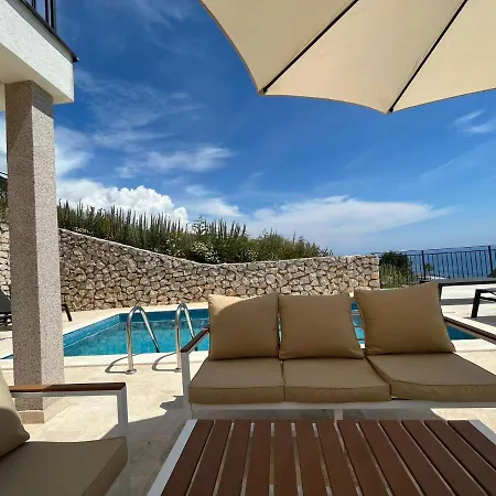 Family Vacation Rezevici فيلة *